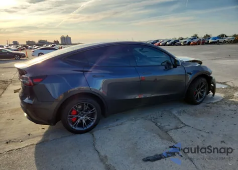 2025 Tesla Model Y z USA, uszkodzony, nr VIN 7SAYGDEE6SA353471